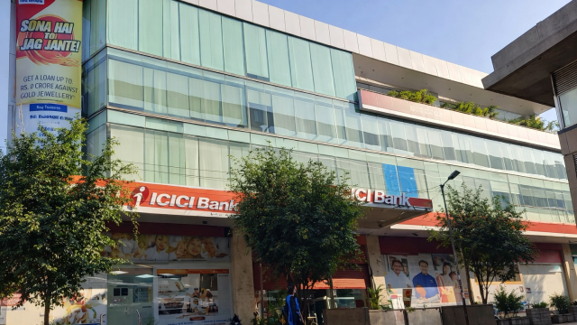 INDEPENDENT BUILDING FOR BANK